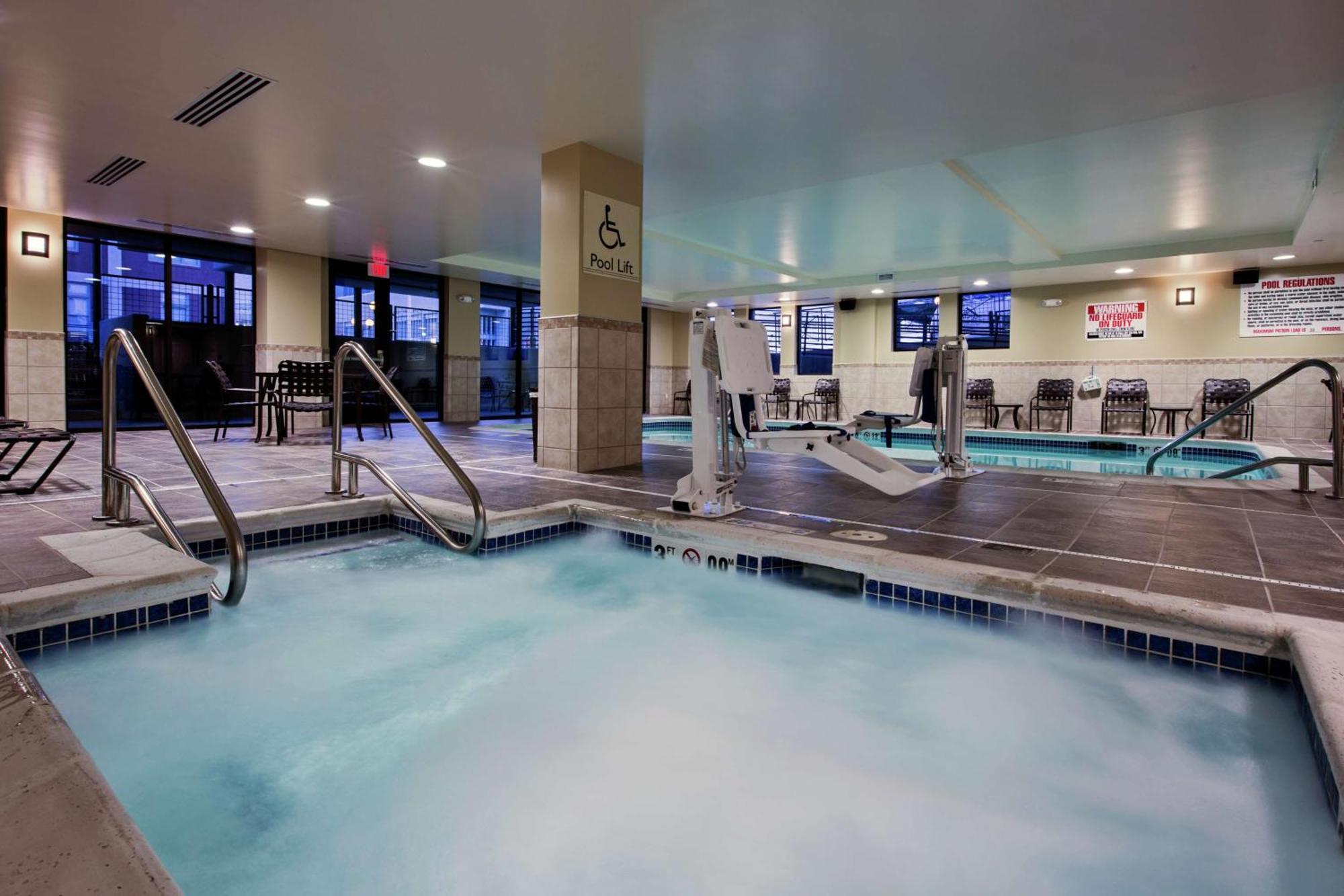 Hilton Garden Inn Lincoln Downtown/Haymarket Extérieur photo